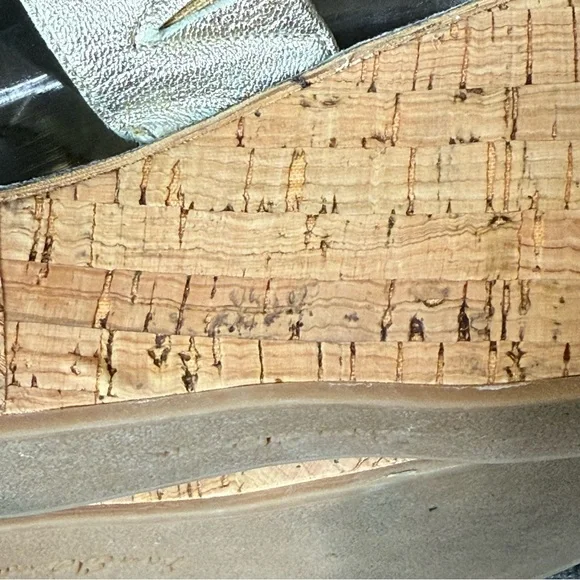 Womens Sam Edelman Rose Gold Metallic Leather Cork Wedge Thong Sandals Size 9.5 - Picture 10 of 10